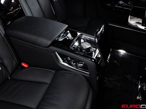Used 2022 Rolls-Royce Phantom Sedan RWD image 44