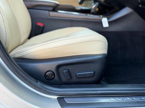 Used 2014 Toyota Avalon Limited image 68