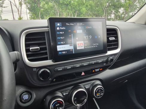 Used 2025 Hyundai Venue SEL FWD image 15