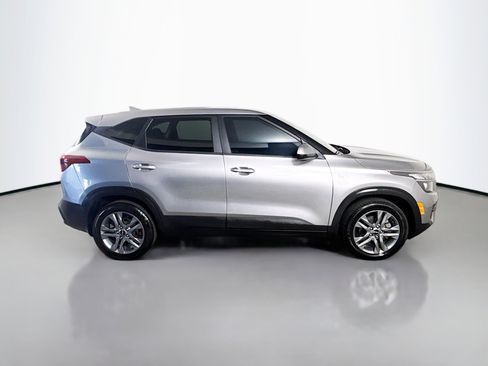 Used 2022 Kia Seltos LX image 11