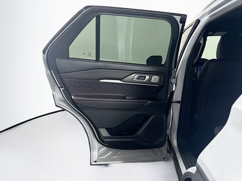 Used 2025 Ford Explorer Platinum w/ LUX Leather Package image 27