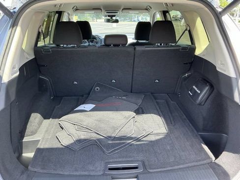 Used 2025 Nissan Rogue SV AWD/4WD image 17