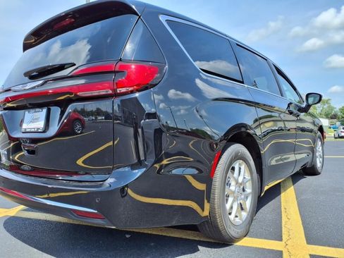 New 2026 Chrysler Pacifica Select image 6