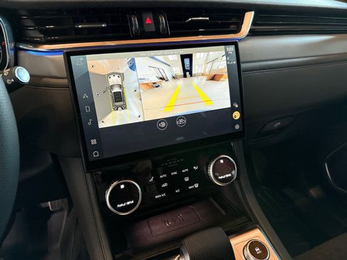Used 2026 Jaguar F-PACE SVR 575 Edition AWD/4WD image 18