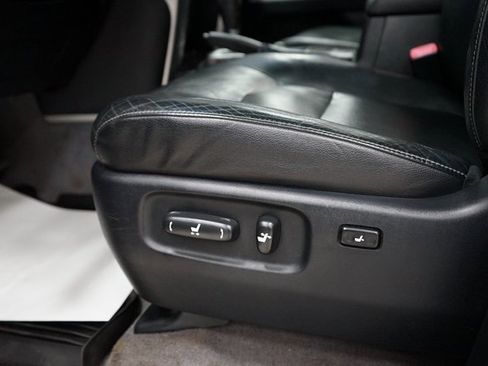 Used 2013 Toyota Land Cruiser image 33