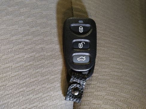 Used 2016 Hyundai Elantra SE FWD image 32
