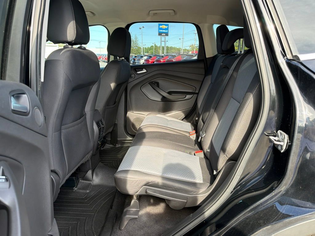 Used 2017 Ford Escape SE w/ Equipment Group 201A AWD/4WD image 25
