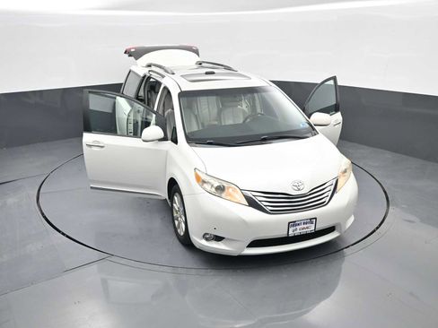 Used 2011 Toyota Sienna Limited image 43