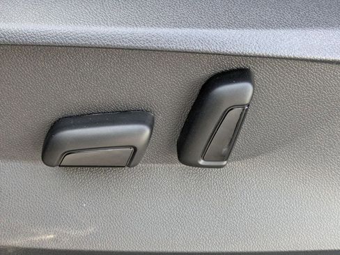 New 2026 Volkswagen Taos SE image 25