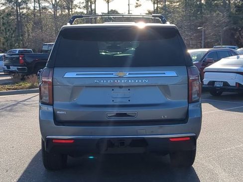 Used 2022 Chevrolet Suburban LT w/ LT Signature Package image 6
