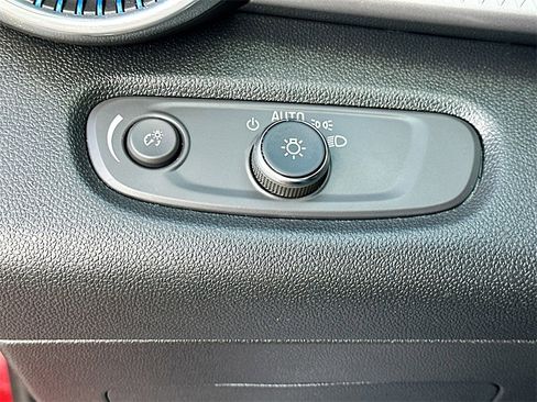 Certified 2025 Chevrolet Trax LT w/ Driver Confidence Package image 10