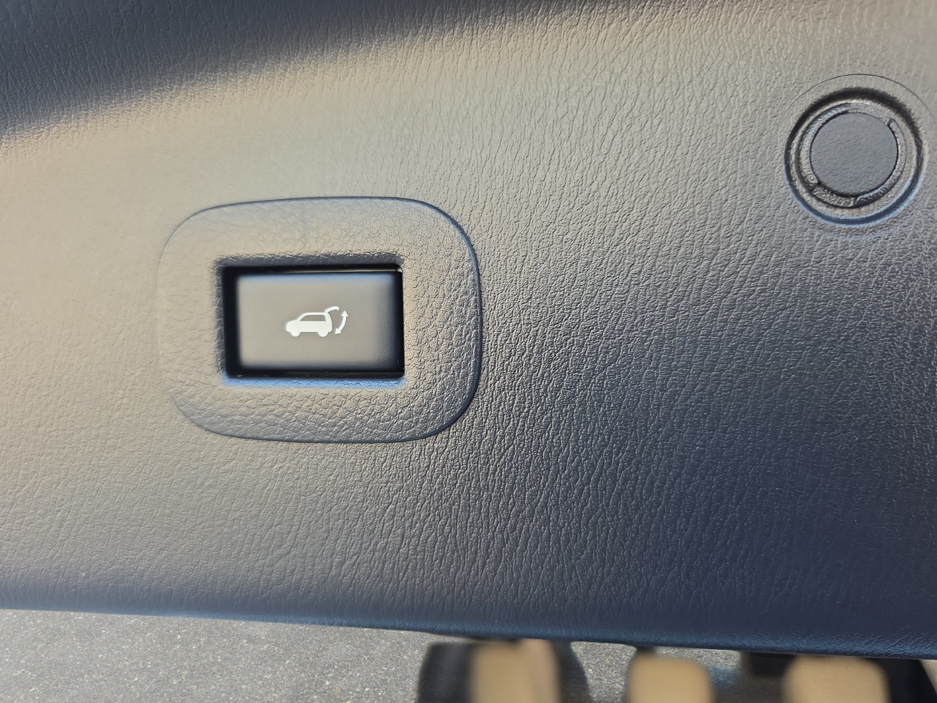 Used 2017 Nissan Armada Platinum w/ Interior Lighting Package AWD/4WD image 13
