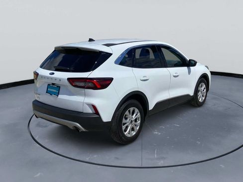 Used 2024 Ford Escape Active w/ Cold Weather Package FWD image 7