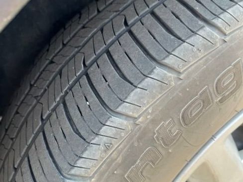 Used 2017 Ford Explorer XLT w/ Equipment Group 202A AWD/4WD image 14