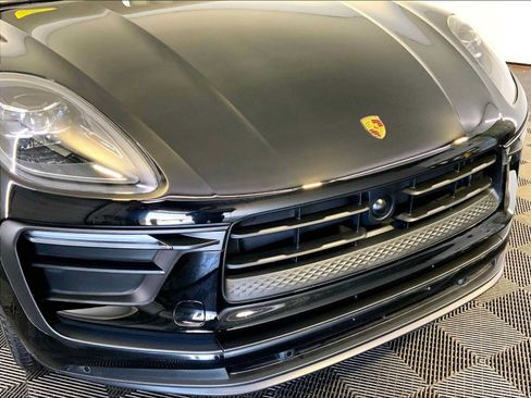 Certified 2023 Porsche Macan AWD/4WD image 34