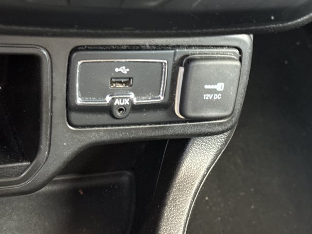 Used 2020 Jeep Renegade Latitude FWD image 31