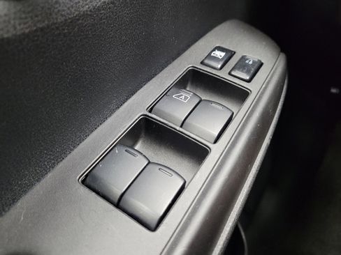 Used 2018 Nissan Versa Note SV FWD image 27