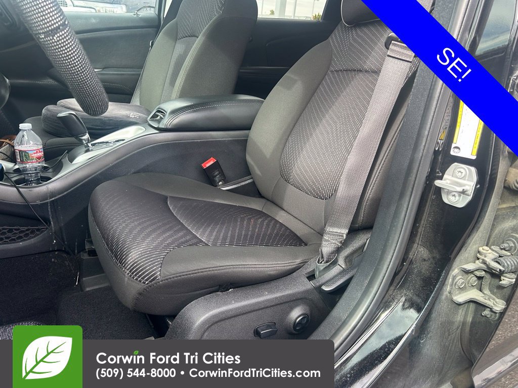 Used 2019 Dodge Journey SE w/ Premium Group FWD image 2