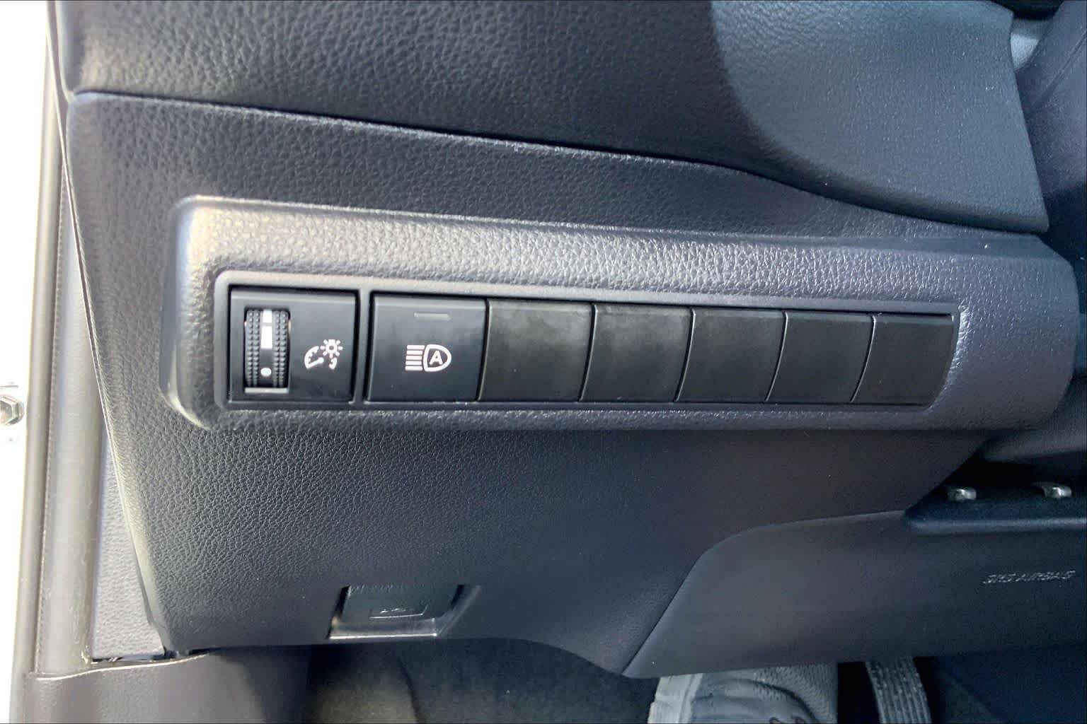 Used 2025 Toyota Corolla LE FWD image 33