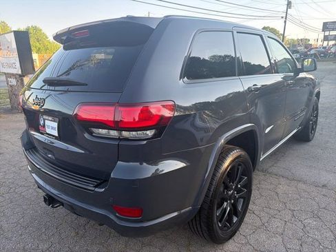 Used 2017 Jeep Grand Cherokee Altitude RWD image 13