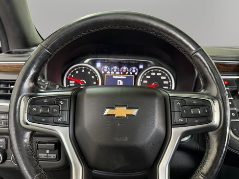 Used 2021 Chevrolet Suburban Premier w/ Premium Package AWD/4WD image 17