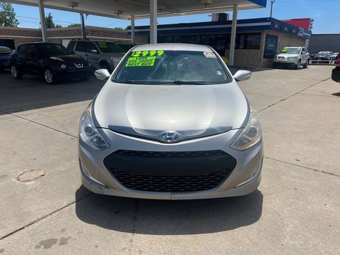 Used 2013 Hyundai Sonata Hybrid FWD image 2