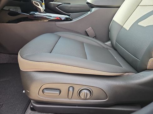 New 2026 Chevrolet Trax ACTIV w/ Sunroof Package FWD image 14