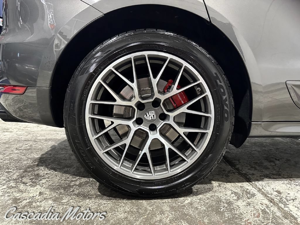 Used 2016 Porsche Macan Turbo AWD/4WD image 33