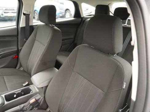 Used 2017 Ford Focus SE image 14