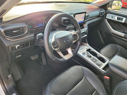 Used 2023 Ford Explorer Limited image 7