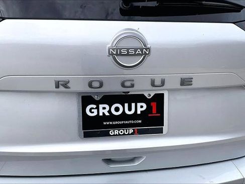 Certified 2025 Nissan Rogue SV FWD image 10