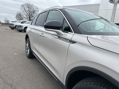 Used 2021 Lincoln Corsair AWD w/ Premium Package image 7