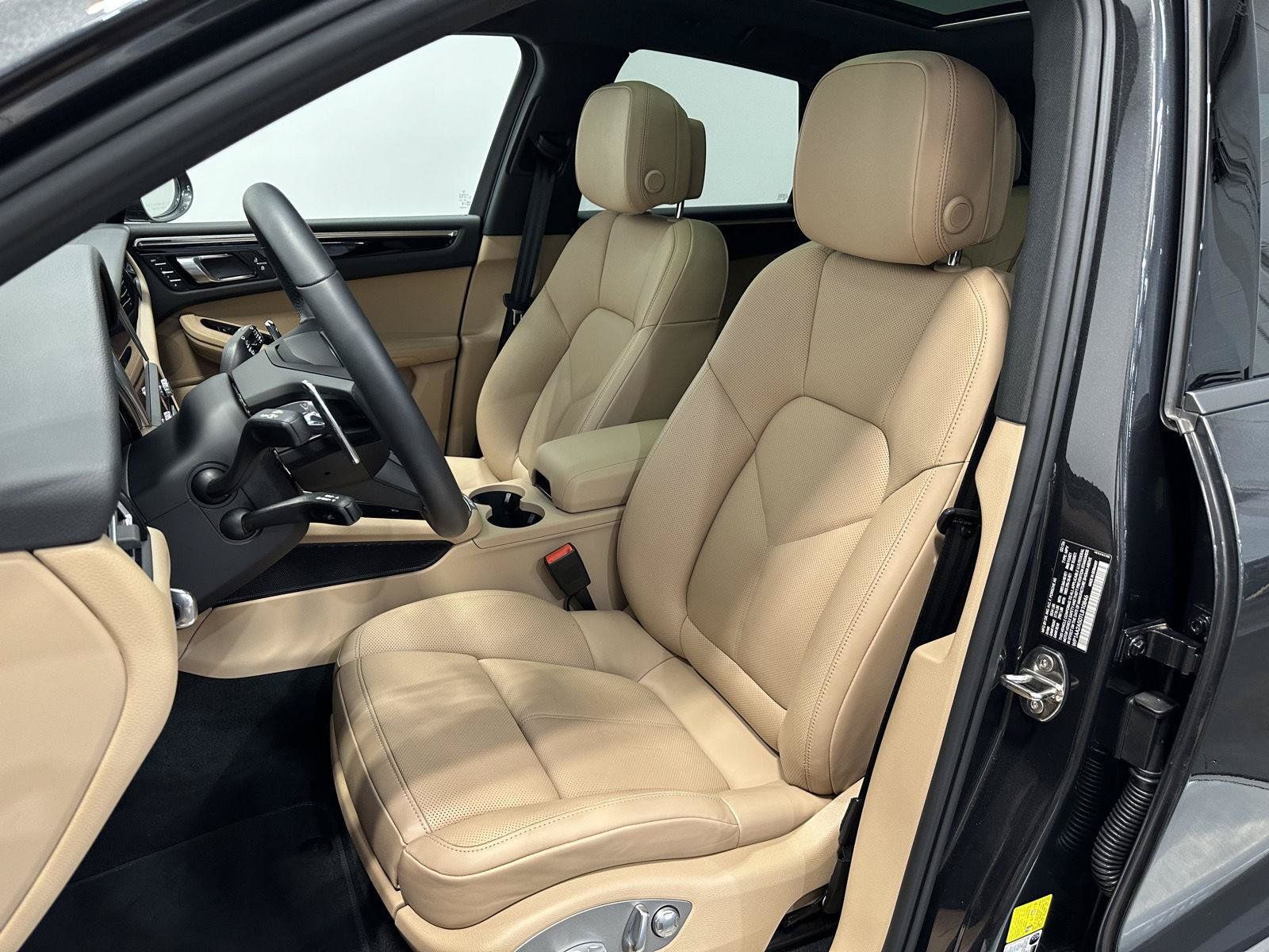 Certified 2026 Porsche Macan AWD/4WD image 5