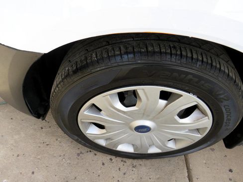 Used 2019 Ford Transit Connect XLT image 22