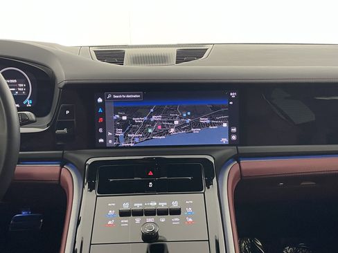 Used 2025 Porsche Panamera image 19