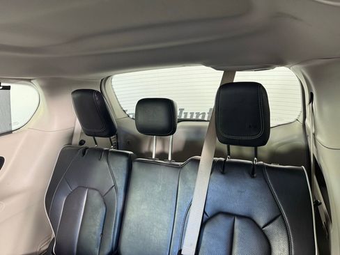 Used 2024 Chrysler Pacifica Limited image 6
