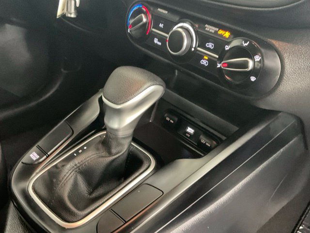Used 2025 Kia Soul LX w/ LX Technology Package FWD image 19