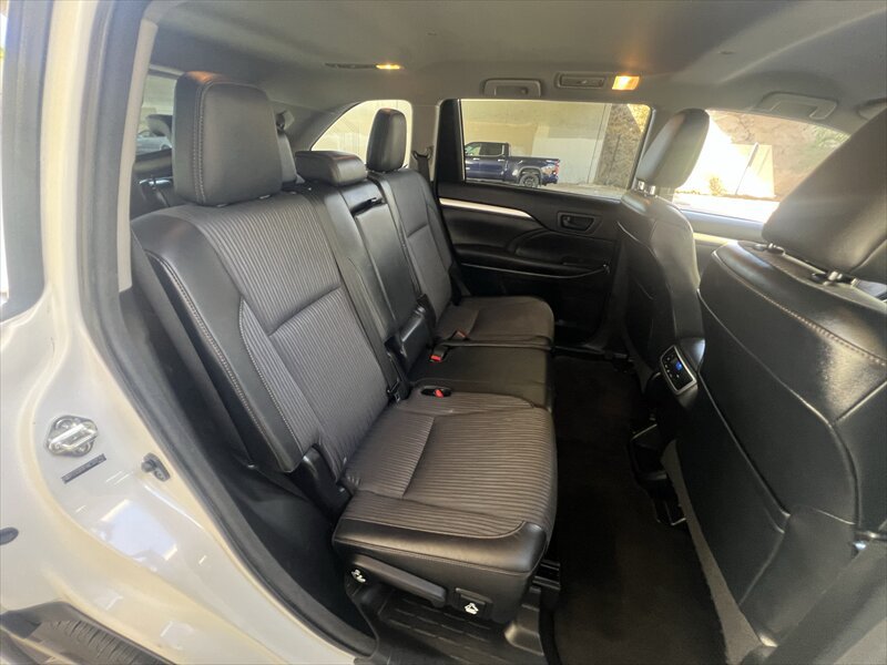 Used 2014 Toyota Highlander Plus FWD image 25