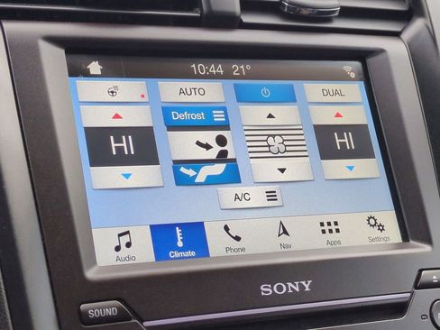 Used 2018 Ford Fusion Titanium image 32