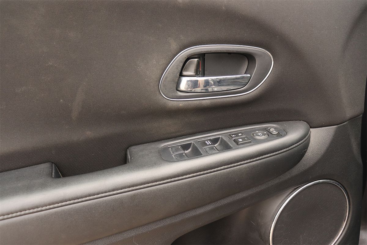 Used 2018 Honda HR-V EX image 24