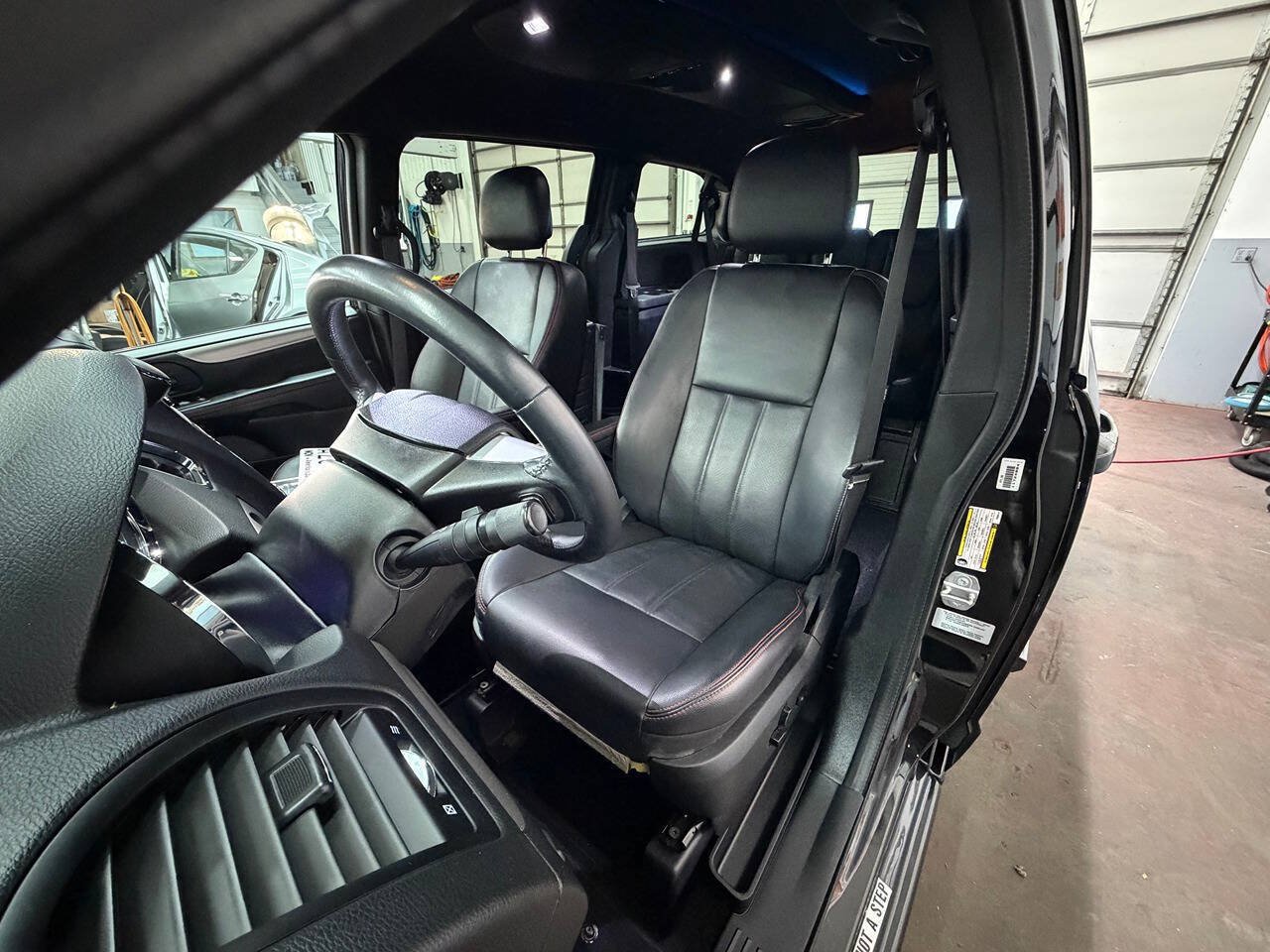 Used 2015 Dodge Grand Caravan R/T FWD image 10
