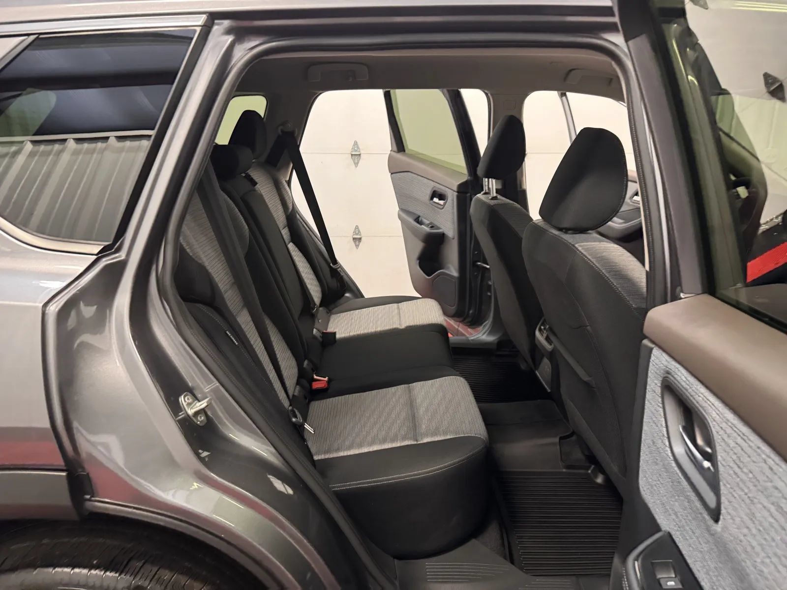 Used 2023 Nissan Rogue SV AWD/4WD image 39