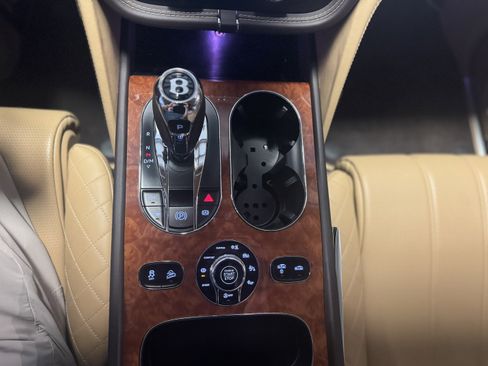 Used 2018 Bentley Bentayga image 25