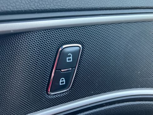 Used 2017 Ford Explorer XLT FWD image 11