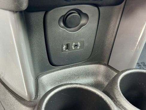 Used 2017 MINI Cooper 4-Door Hardtop image 8