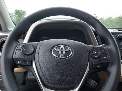 Used 2018 Toyota RAV4 XLE image 19