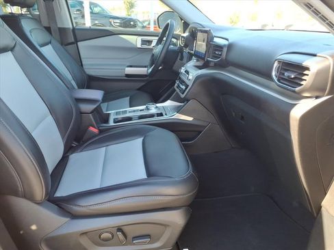 Used 2023 Ford Explorer XLT w/ Equipment Group 202A image 11