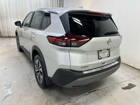 Certified 2022 Nissan Rogue SV image 2