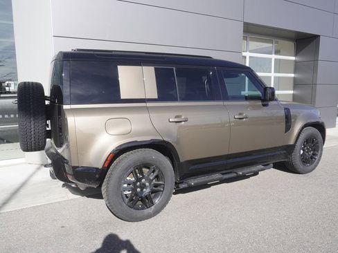 New 2026 Land Rover Defender 110 X-Dynamic SE image 4