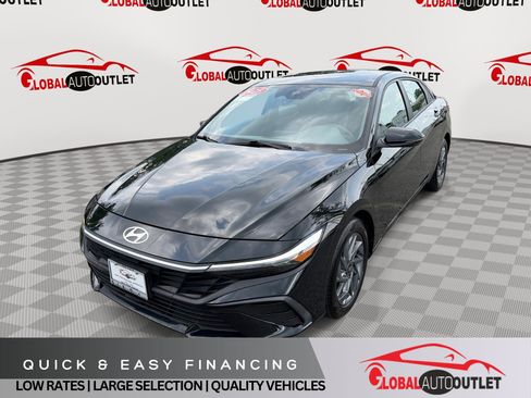 Used 2024 Hyundai Elantra SEL FWD image 1